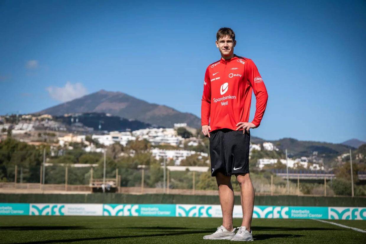 曼联继续刮彩票!曝欲签马奎尔接班人,并争夺1500万法甲新姆贝莫