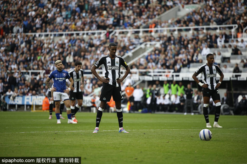 纽卡斯尔锋霸伊萨克的未来悬而未决,霍维心有不甘