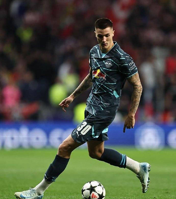 纽卡斯尔的9000万欧元报价,莱比锡22岁射手面临重要选择