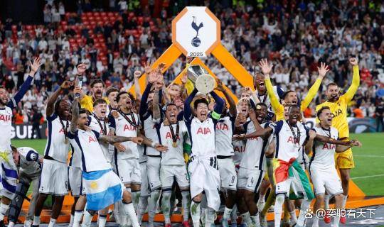 热刺官宣!冠军铁卫续约5500万中场加盟,罗马诺爆猛料!