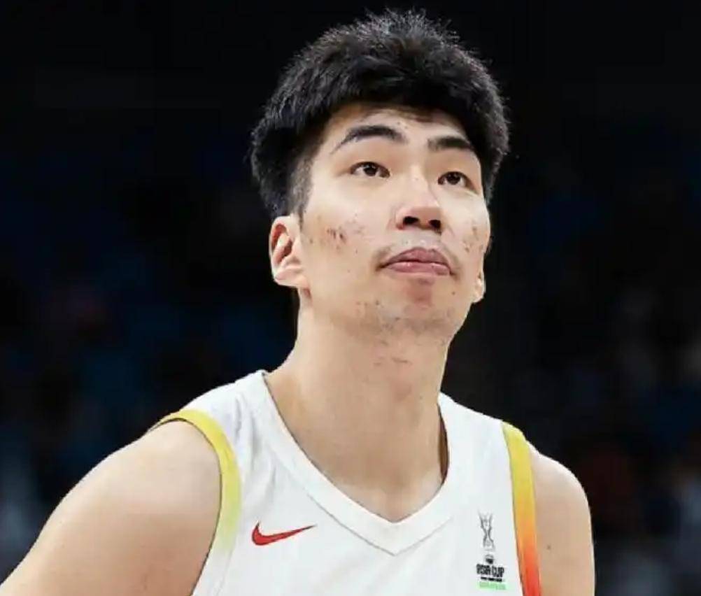 余嘉豪完成西乙联赛首秀赛后与前队友谈西乙和西甲的差距&月薪